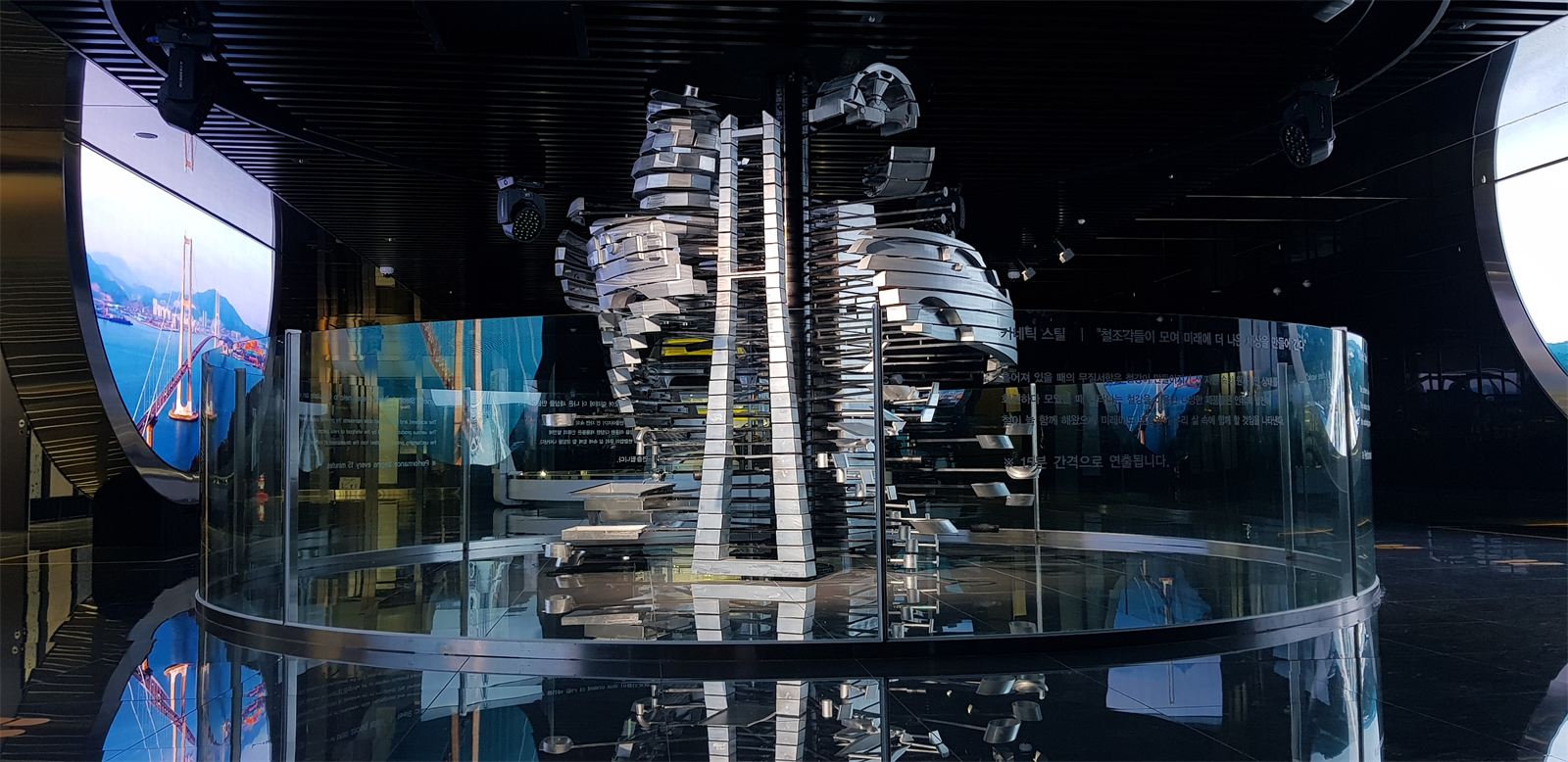 FLOOR · Pedestal & Robotic Arms